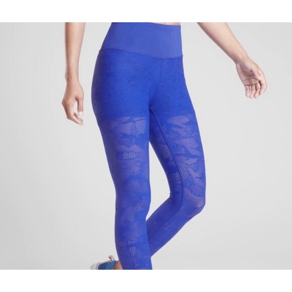 ATHLETA PHENOM CAMO 7/8 Royal Blue Perforated Leggings Women’s Size Medium - Picture 9 of 11